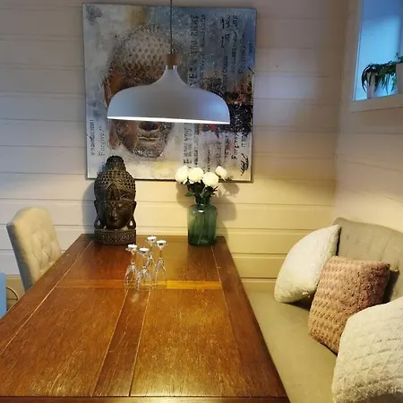 Koselig Leilighet Med Hage Og Terrasse Med Utsikt. Royken