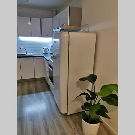 Koselig Leilighet Med Hage Og Terrasse Med Utsikt. Apartment