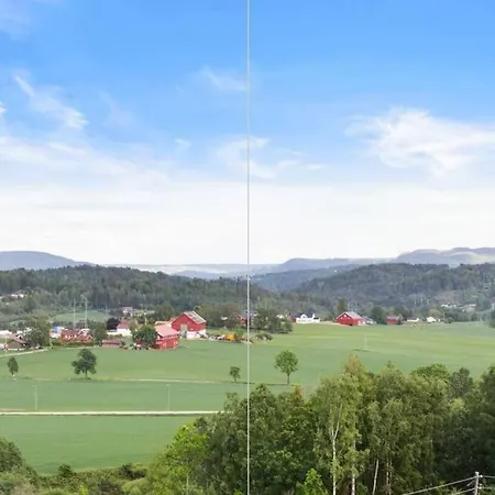 Koselig Leilighet Med Hage Og Terrasse Med Utsikt.